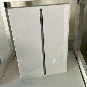 📱NWT Apple iPad 9th Generation Sealed📱